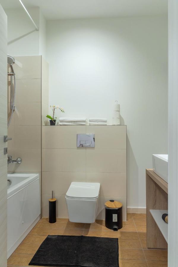 Atlas Unirii: Upscale Flats In The Heart Of Bucharest! Buitenkant foto