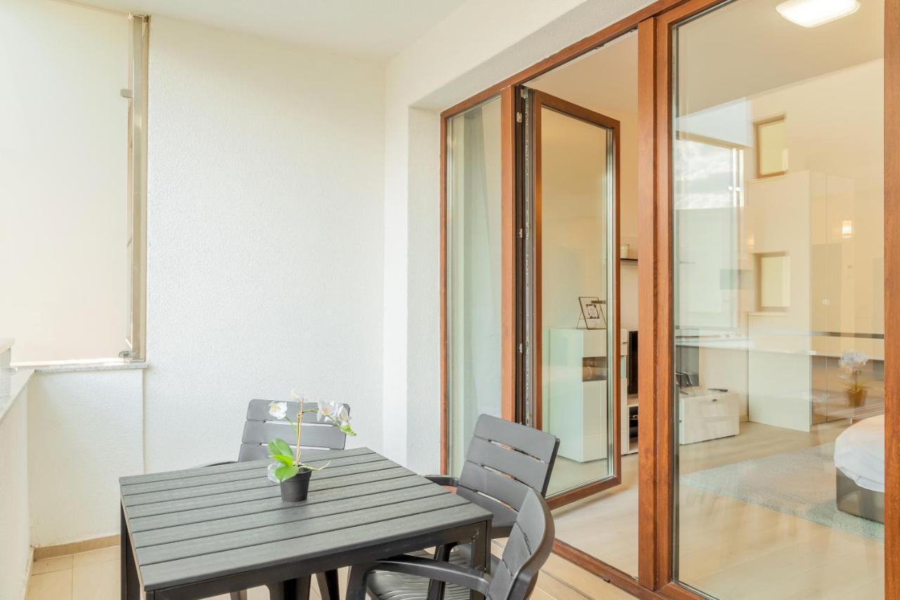 Atlas Unirii: Upscale Flats In The Heart Of Bucharest! Buitenkant foto